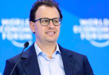 Claude, l’IA di Anthropic, elude un paywall per accedere ai dati elettorali negli USA Claude, l'IA di Anthropic, elude un paywall per accedere ai dati elettorali negli USA