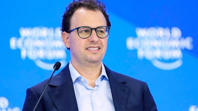Claude, l'IA di Anthropic, elude un paywall per accedere ai Claude, l'IA di Anthropic, elude un paywall per accedere ai dati elettorali negli USA