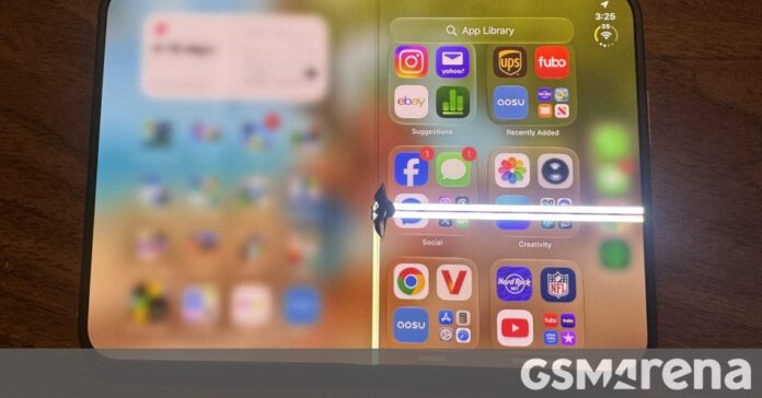 Problemi di schermo per i primi acquirenti dell'iPhone Duo a Problemi di schermo per i primi acquirenti dell'iPhone Duo a causa di un difetto dell'hardware
