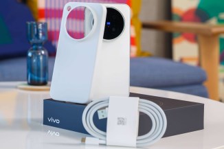 Unboxing the vivo X500 Pro