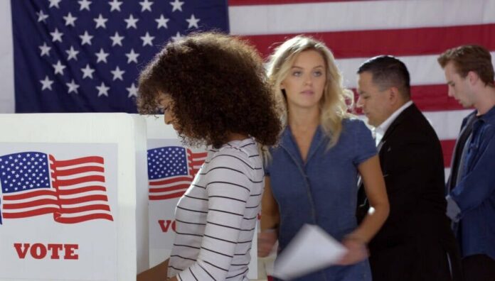 Attenzione alle truffe elettorali: l'FBI avvisa gli americani prima delle midterm