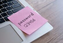Rifiuta di cambiare la password: “Tutti già la sanno” Rifiuta di cambiare la password: "Tutti già la sanno"