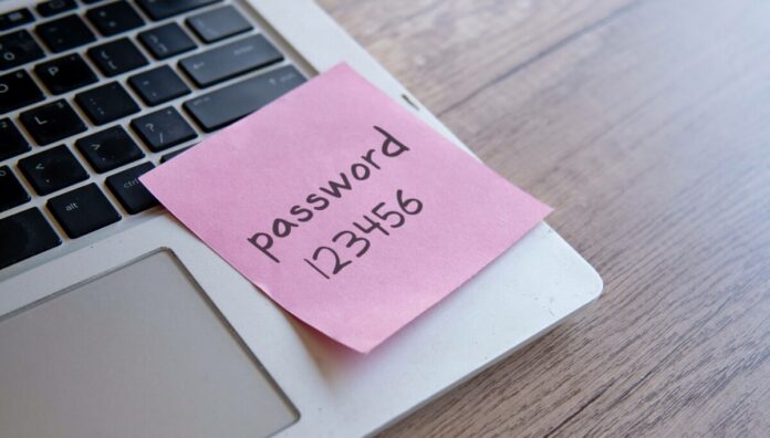 Rifiuta di cambiare la password: "Tutti già la sanno"
