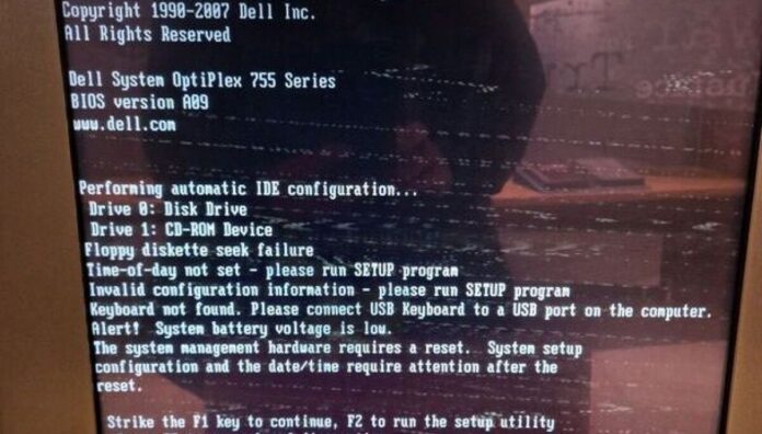 Un pannello informativo del museo svela le problematiche di un Un pannello informativo del museo svela le problematiche di un PC Dell OptiPlex 755