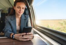 Viaggiare con le eSIM: l’alternativa moderna ai pacchetti di roaming obsoleti Viaggiare con le eSIM: l'alternativa moderna ai pacchetti di roaming obsoleti