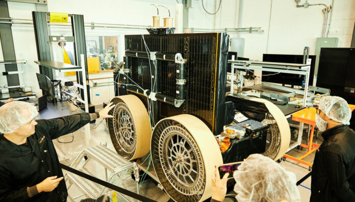 HPE porterà l'intelligenza artificiale sulla Luna con il computer Spaceborne HPE porterà l'intelligenza artificiale sulla Luna con il computer Spaceborne 4