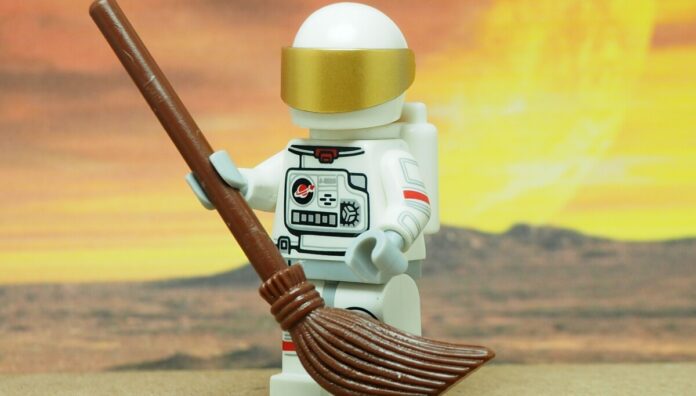 Il pubblico sceglie 'Binface' per la missione britannica di pulizia Il pubblico sceglie 'Binface' per la missione britannica di pulizia spaziale