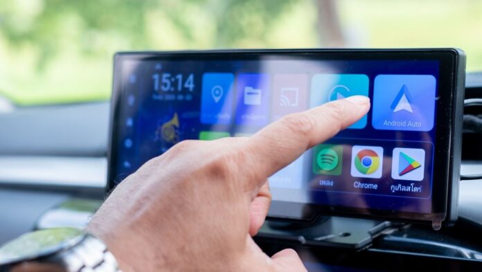 PhoneAuto: l'app che riporta Android Auto sui smartphone Android PhoneAuto: l'app che riporta Android Auto sui smartphone Android