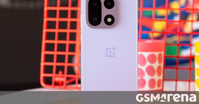 OnePlus 15 riceve l'aggiornamento stabile a ColorOS 17 basato su OnePlus 15 riceve l'aggiornamento stabile a ColorOS 17 basato su Android 17 in India