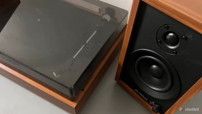 Migliora il suono della tua soundbar con un semplice spostamento Migliora il suono della tua soundbar con un semplice spostamento