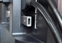 Ho aggiunto la porta USB-C alla mia TV e adesso mi chiedo perché non l’ho fatto prima Ho aggiunto la porta USB-C alla mia TV e adesso mi chiedo perché non l'ho fatto prima