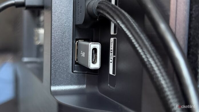 Ho aggiunto la porta USB-C alla mia TV e adesso Ho aggiunto la porta USB-C alla mia TV e adesso mi chiedo perché non l'ho fatto prima